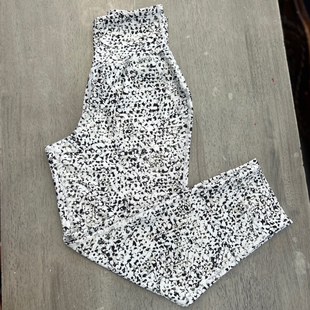 Old Navy Active High Waisted Cropped Leggings Black White Abstract Print XS